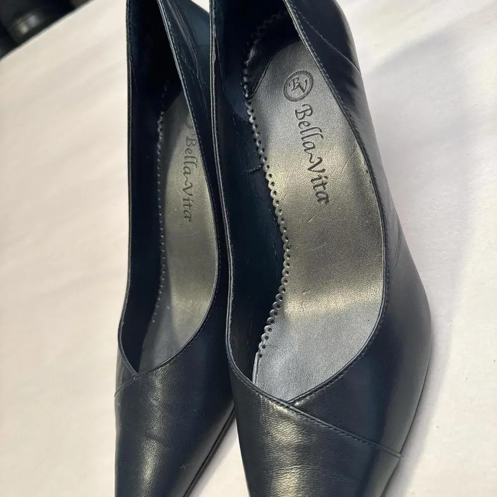 Bella-Vita Navy Leather V-Cut Office Siren Pumps size‎ 7